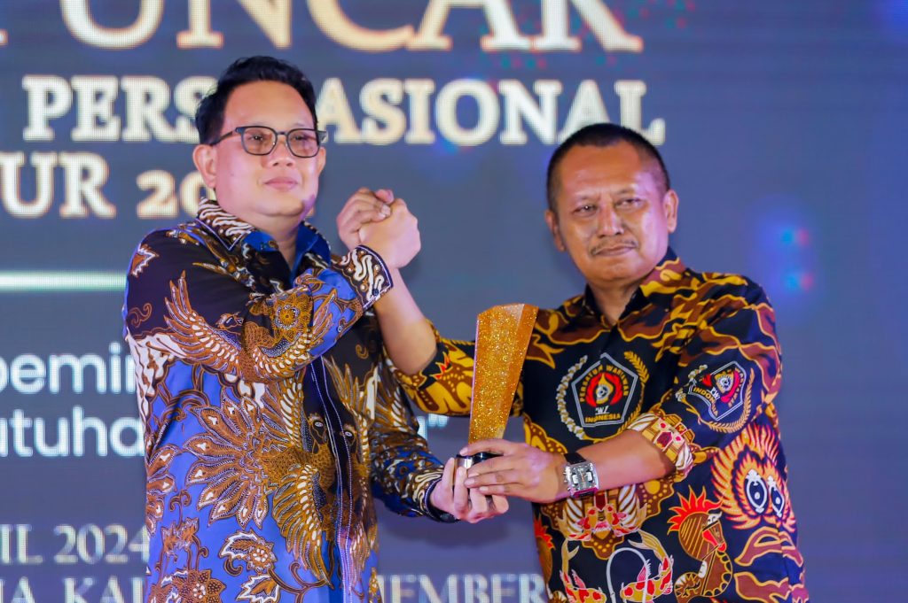 Wujudkan Pemilu Jatim Aman dan Kondusif, Pj Gubernur Adhy Karyono Terima Prapanca Award 2024